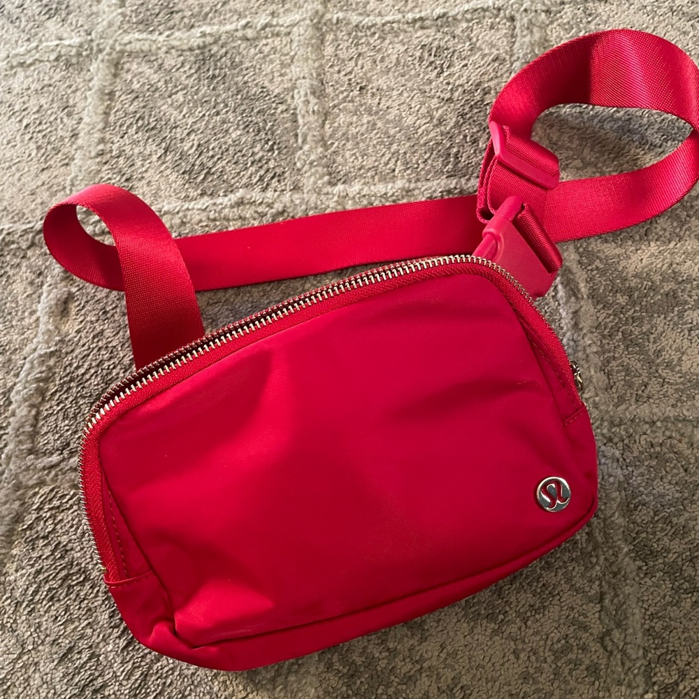 Authentic: Lululemon Red Belt Bag ♥️💯